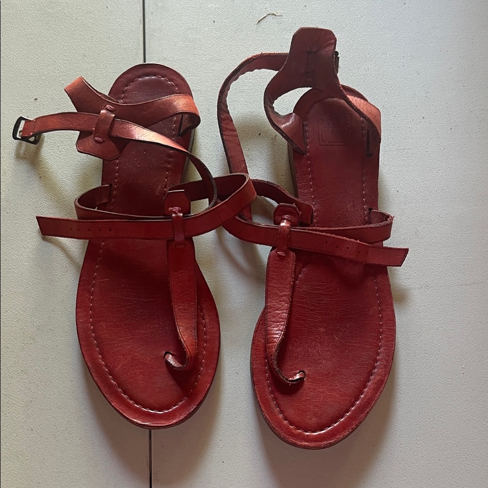 FRYE AND CO. Red Leather Sandals